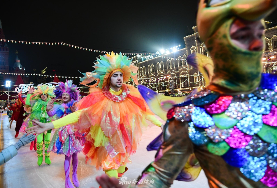 莫斯科红场露天滑冰场 扎吉托娃领衔冰上表演