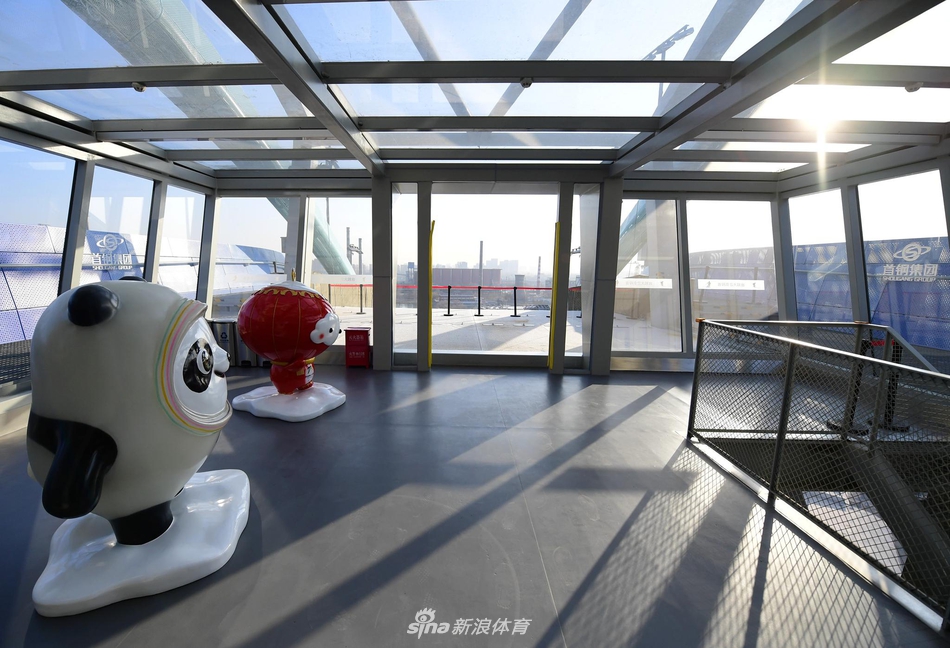 冬访首钢滑雪大跳台