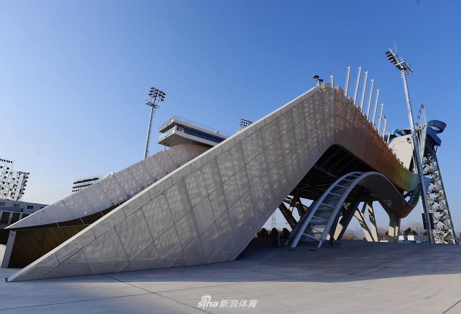 冬访首钢滑雪大跳台