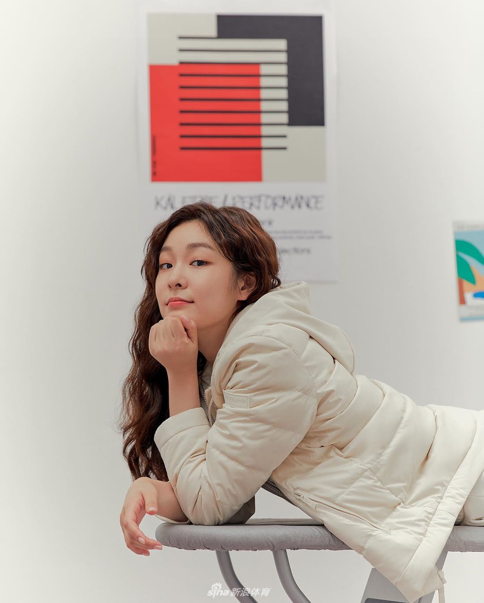 金妍儿秋日居家美照