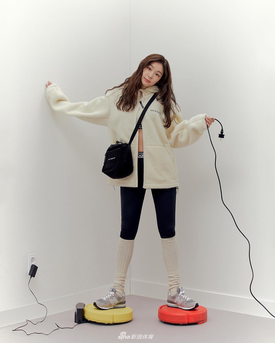 金妍儿秋日居家美照