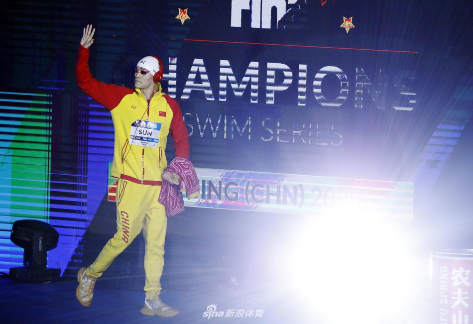 冠军游泳系列赛孙杨200米自由泳夺冠