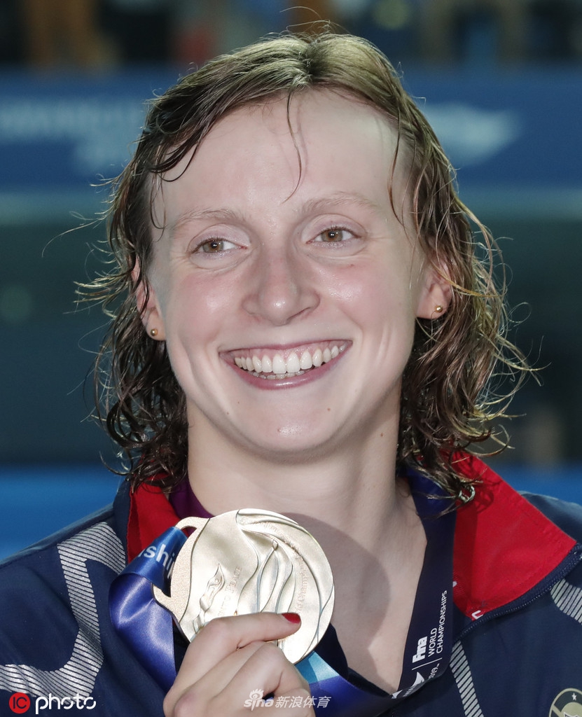 世锦赛女子800自决赛 莱德基夺冠王简嘉禾第6