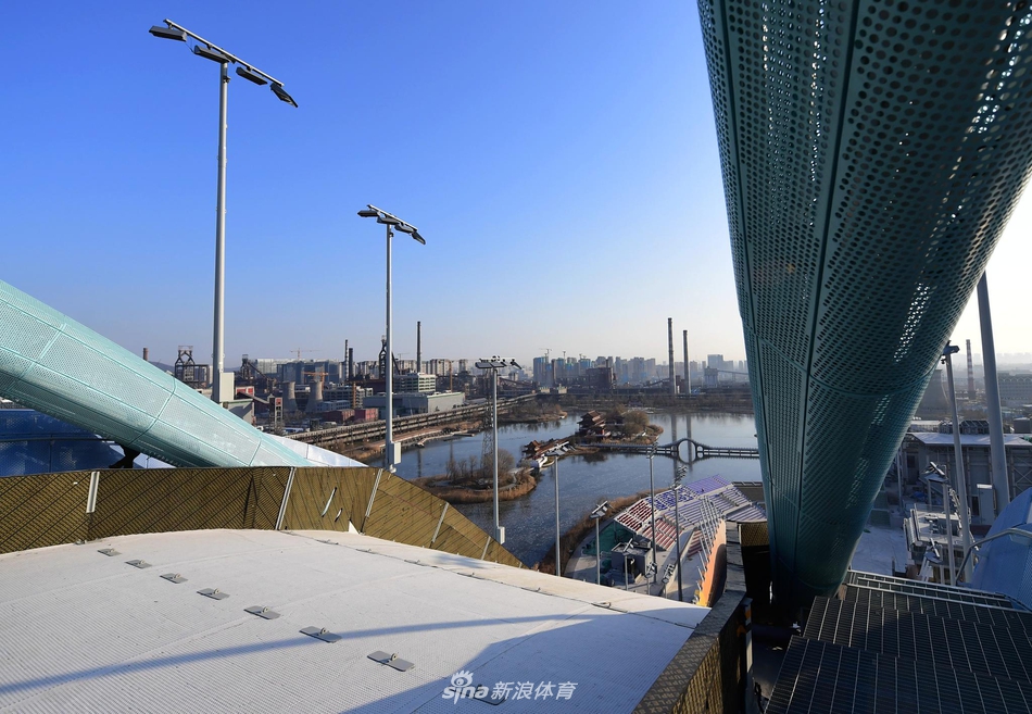 冬访首钢滑雪大跳台