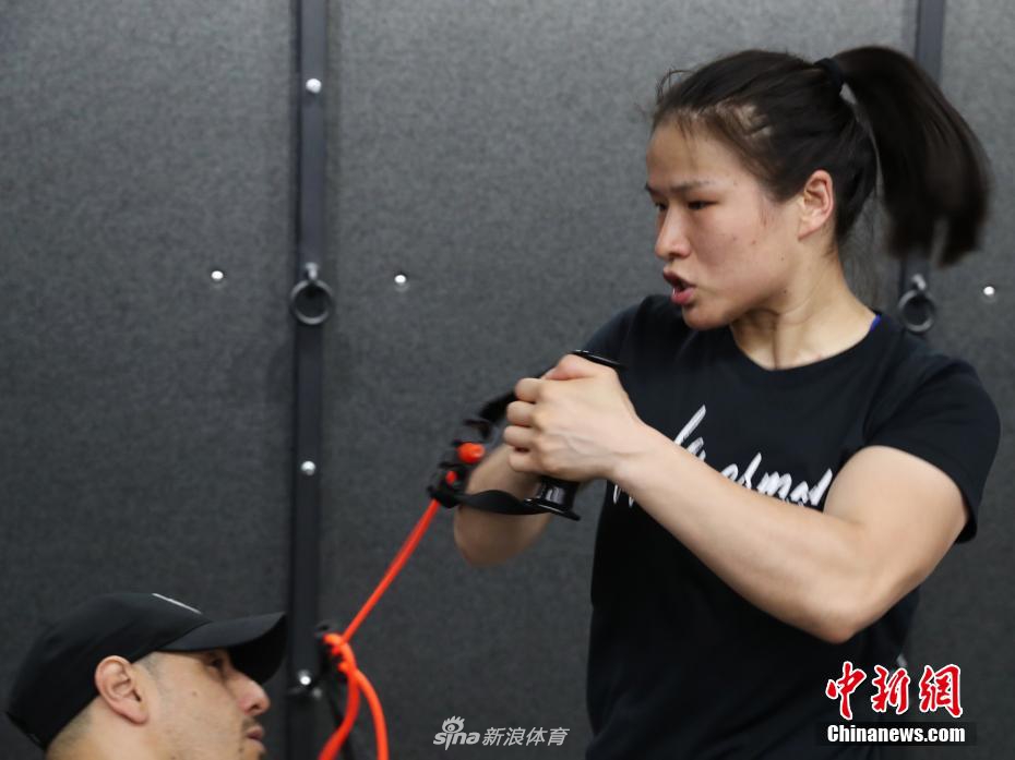 张伟丽回国后举行首场媒体公开训练