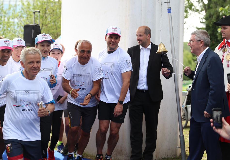 巴赫参加洛桑“奥林匹克日长跑”活动