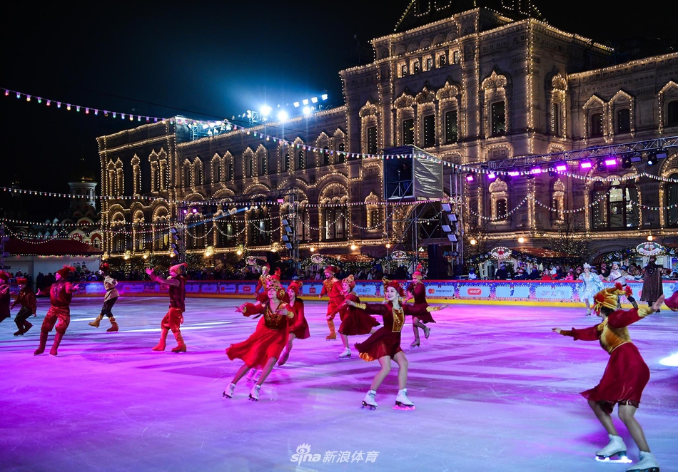 莫斯科红场露天滑冰场 扎吉托娃领衔冰上表演