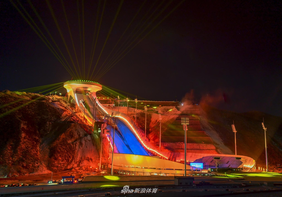国家跳台滑雪中心“雪如意”初亮相