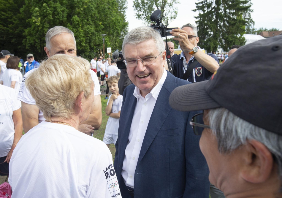 巴赫参加洛桑“奥林匹克日长跑”活动