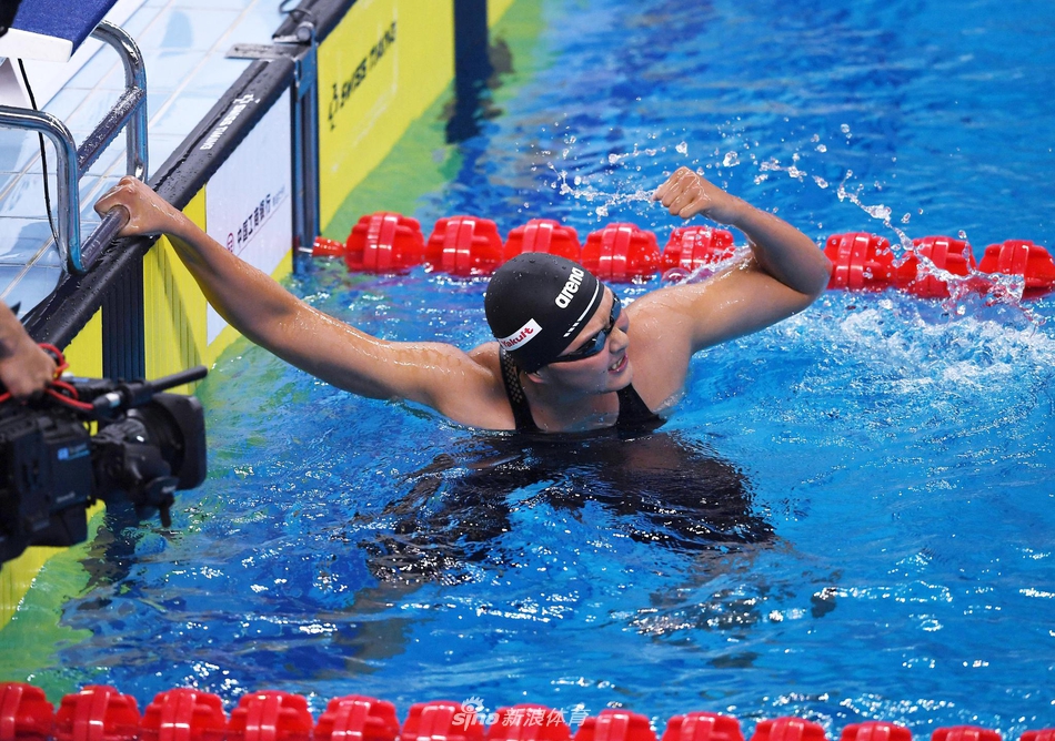 王简嘉禾破女子1500米自由泳亚洲纪录