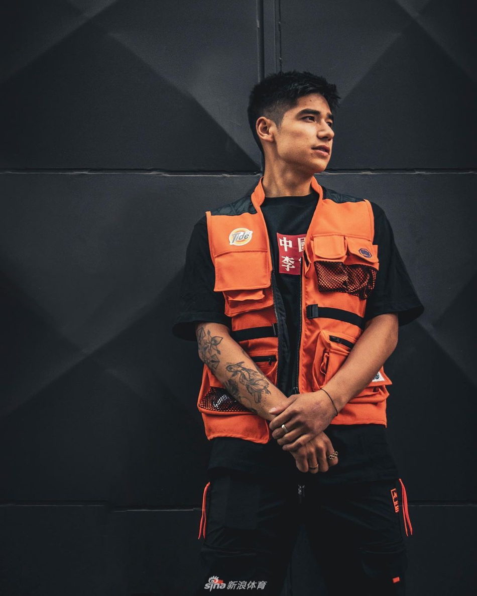 短道速滑刘少林刘少昂兄弟布达佩斯街拍