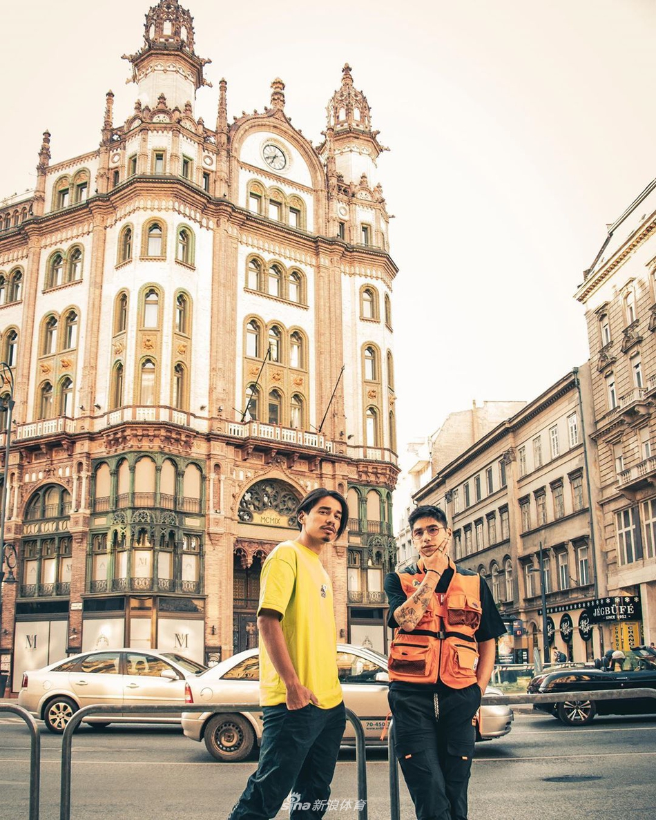 短道速滑刘少林刘少昂兄弟布达佩斯街拍