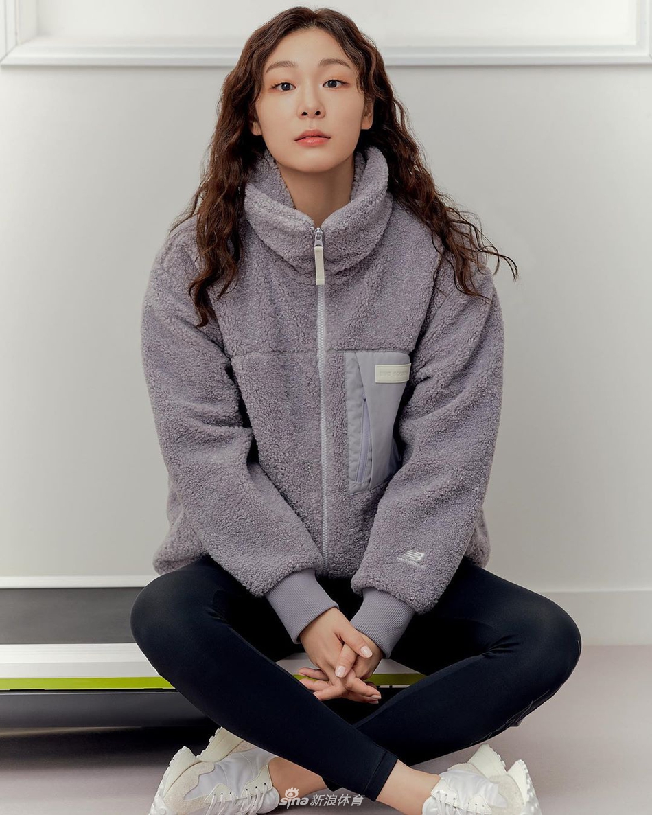 金妍儿秋日居家美照