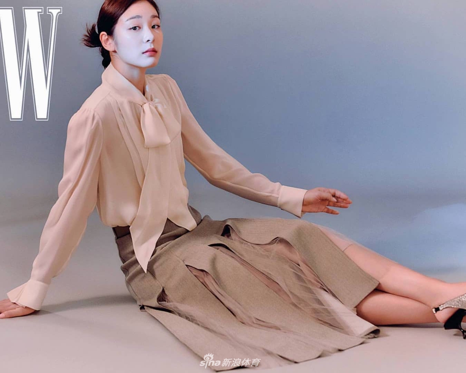 金妍儿为杂志拍摄时尚大片