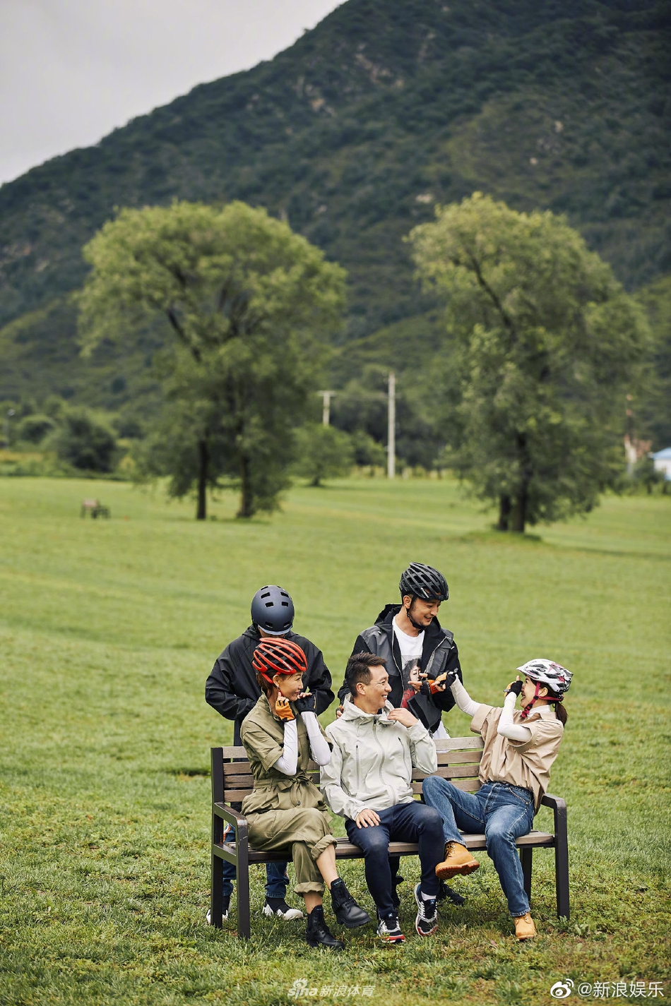 央视主持人越野骑行大片