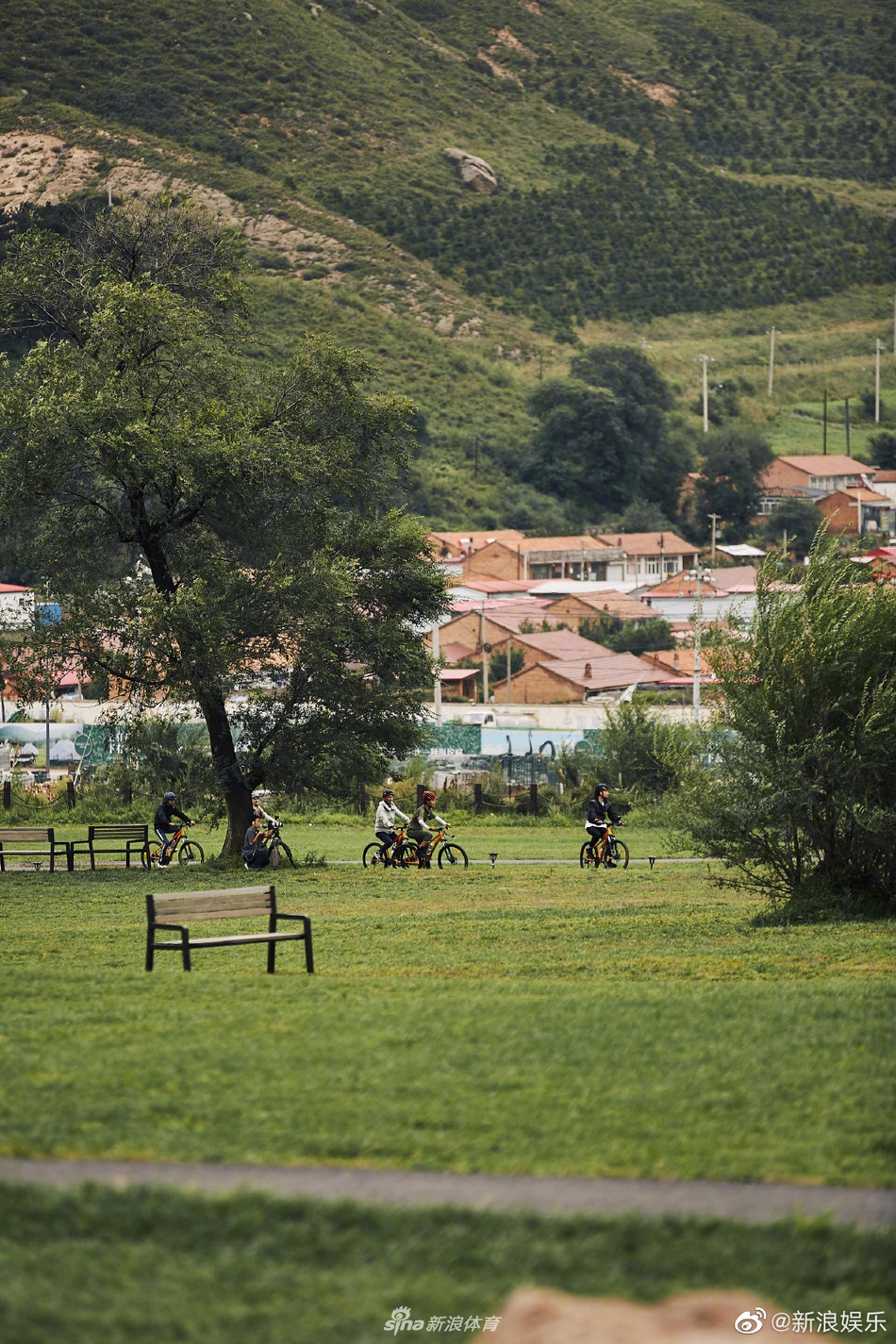 央视主持人越野骑行大片