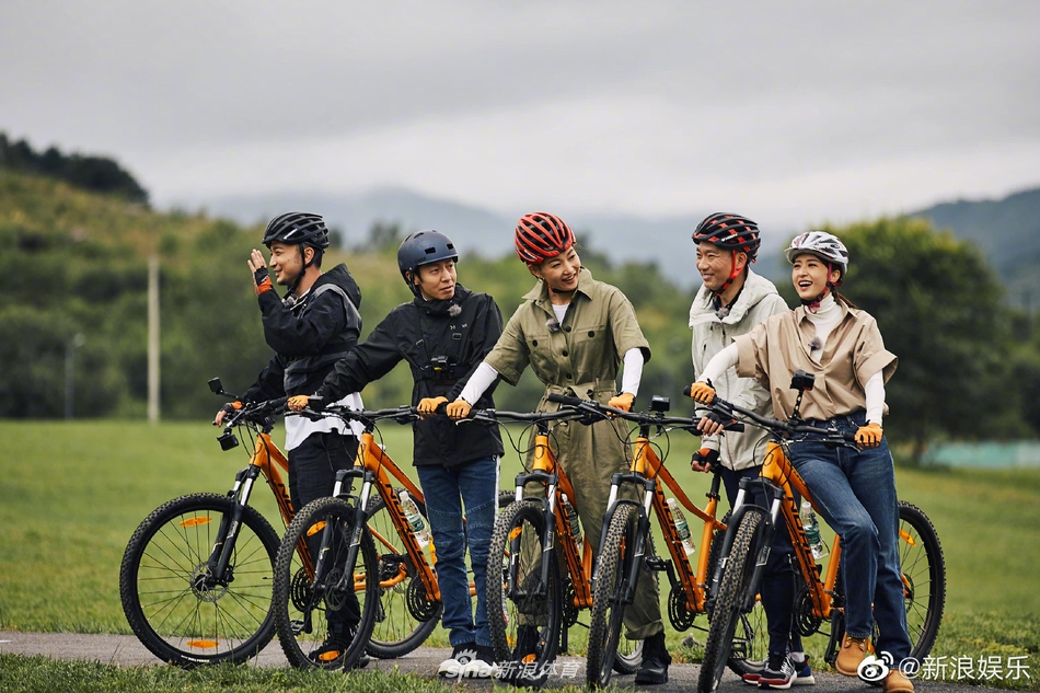 央视主持人越野骑行大片