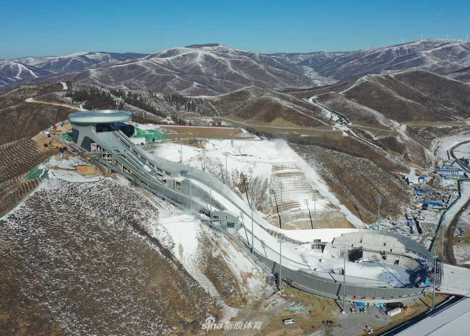 国家跳台滑雪中心“雪如意”初亮相