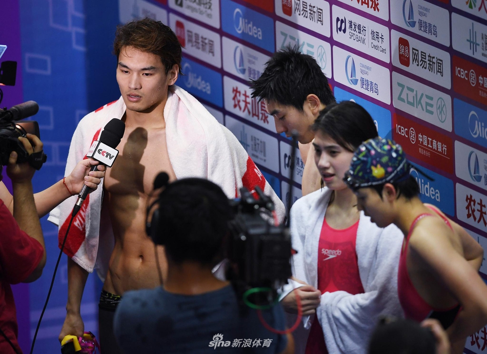 全国冠军赛：男女4X100米混合泳接力打破世界纪录