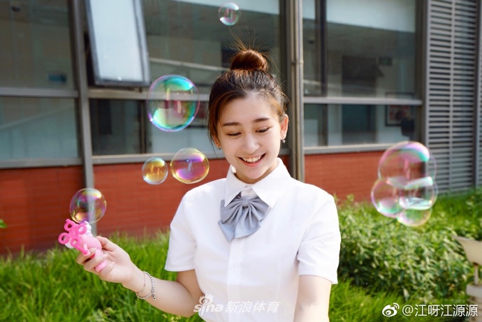 江钰源，从清纯女孩到疑似小三