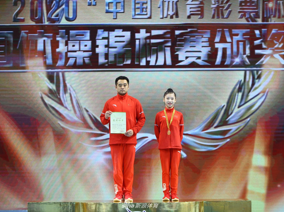 体操全锦赛女子跳马祁琦夺冠