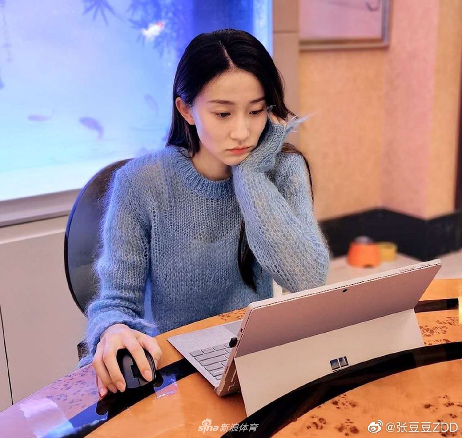 艺术体操女神张豆豆完成论文答辩