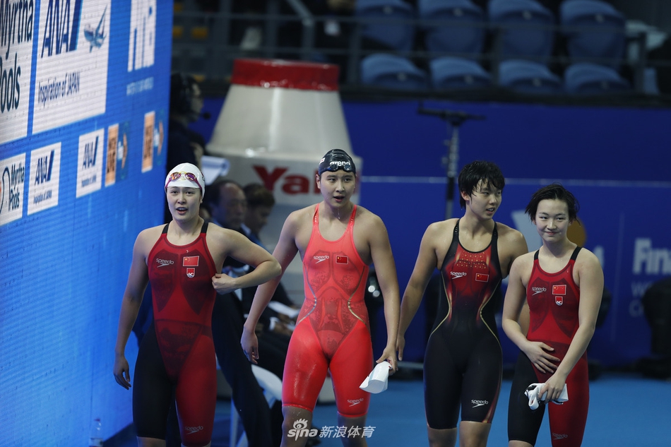新浪直击中国女子接力夺冠