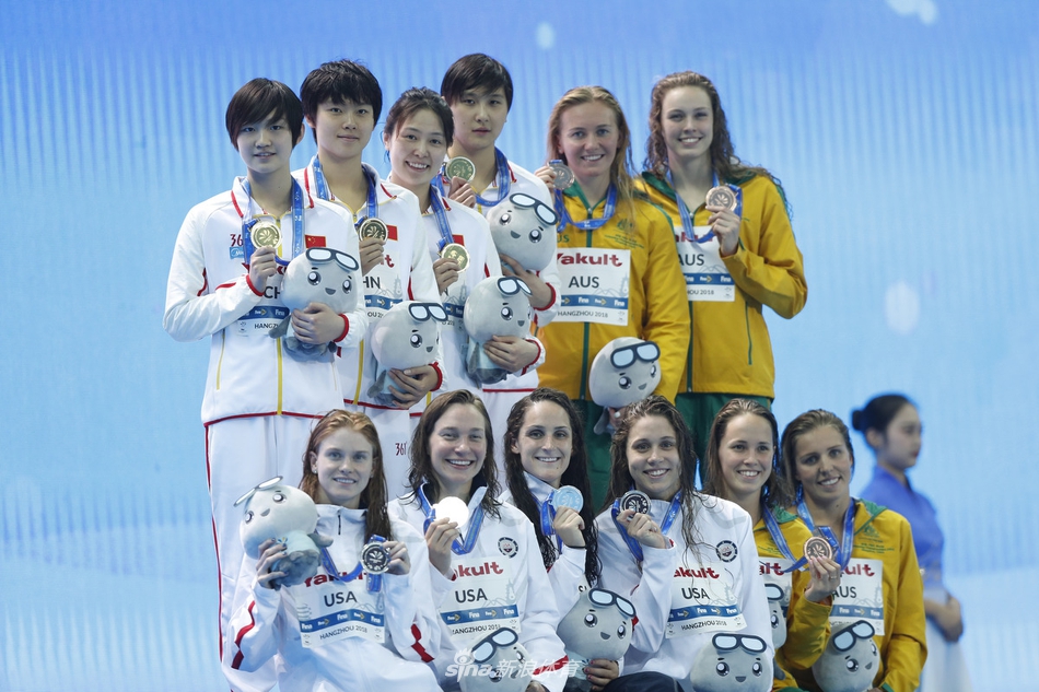 新浪直击中国女子接力夺冠