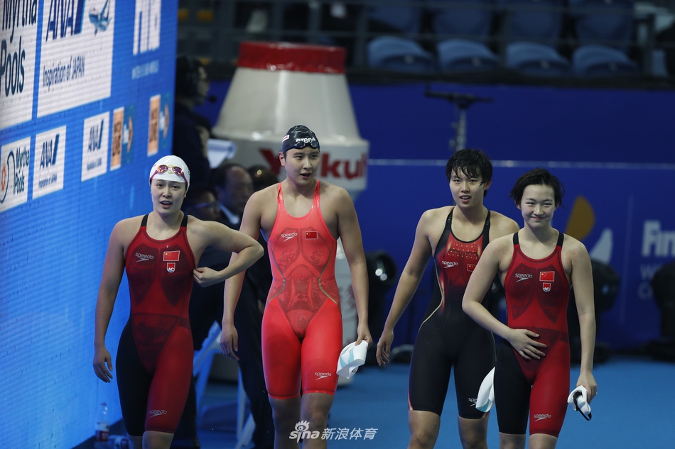 新浪直击中国女子接力夺冠