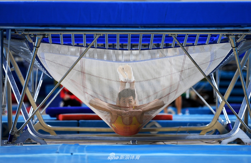 东京奥运会蹦床选拔积分赛 董栋暂列第七