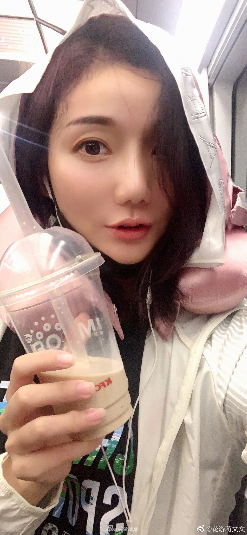 花游美女蒋文文健身照 腿部线条绝了