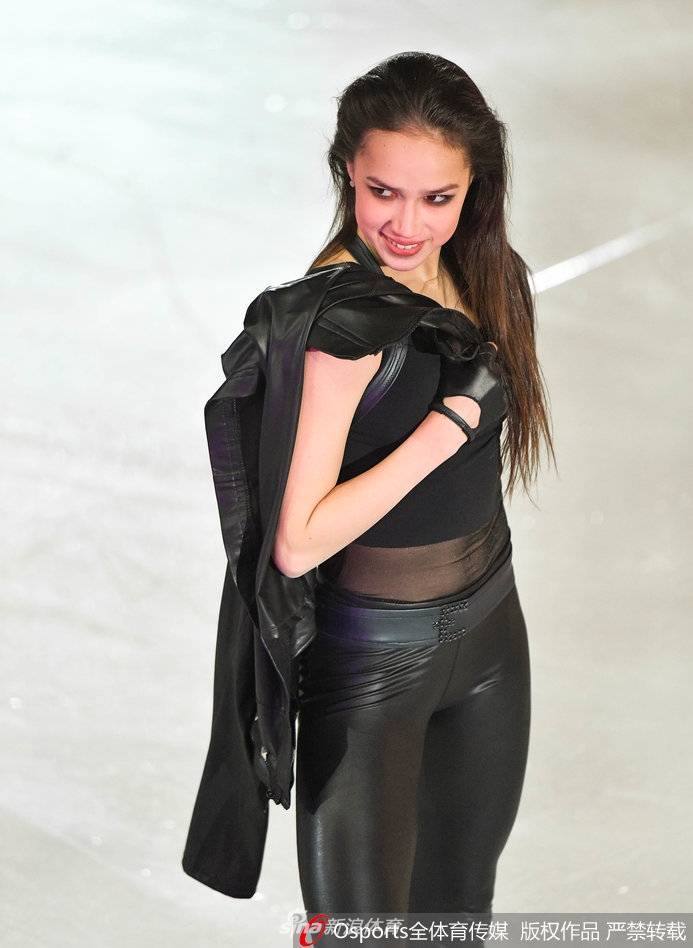 花滑俄锦赛表演滑 扎吉托娃性感妩媚