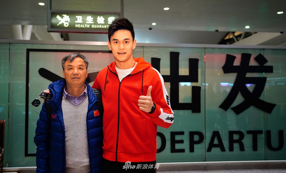 孙杨前往新加坡冬训