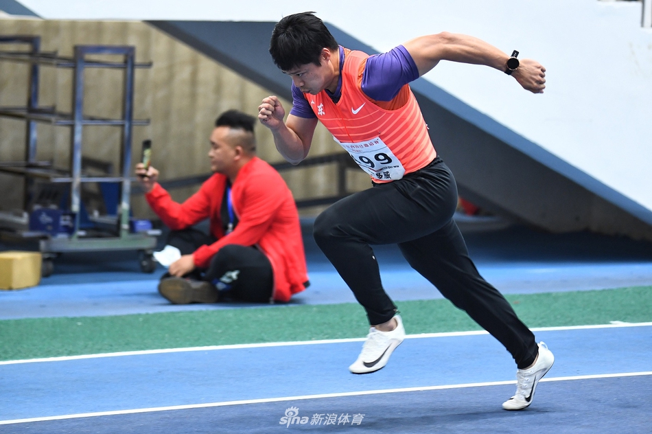 苏炳添在预赛中