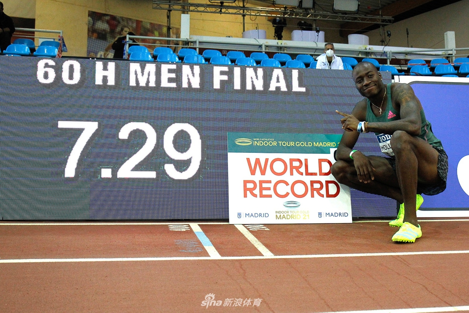 霍洛威打破男子60米栏世界纪录