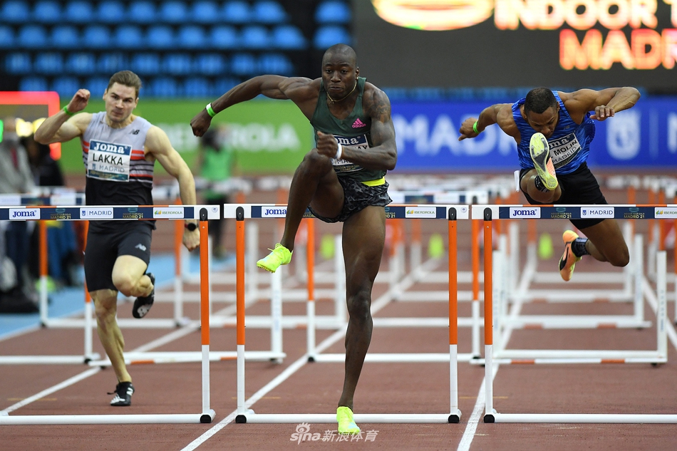 霍洛威打破男子60米栏世界纪录