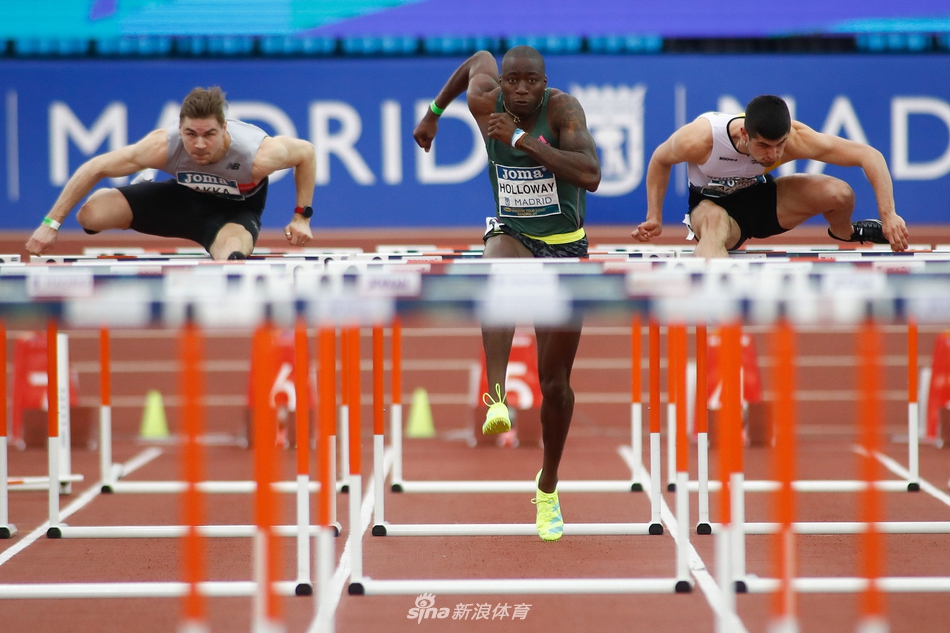 霍洛威打破男子60米栏世界纪录