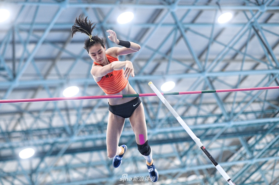 室内田径邀请赛 李玲撑杆跳高夺冠