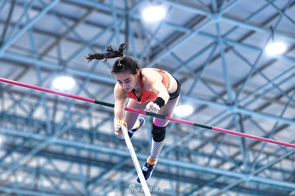 室内田径邀请赛 李玲撑杆跳高夺冠