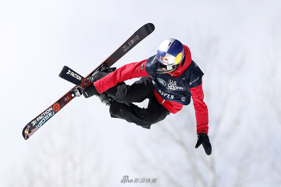 谷爱凌世界杯U型场地预赛第一