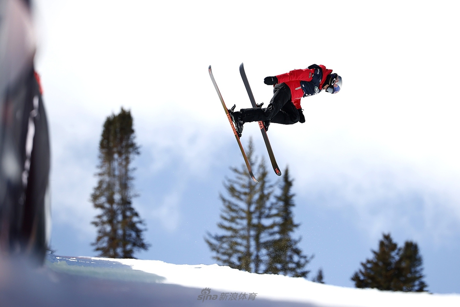 谷爱凌世界杯U型场地预赛第一