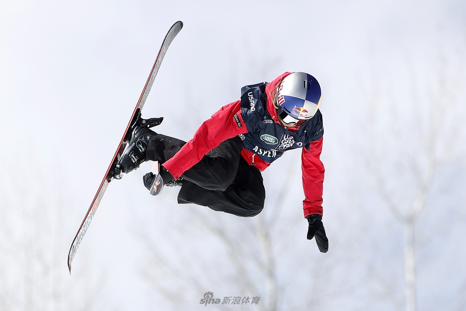 谷爱凌世界杯U型场地预赛第一