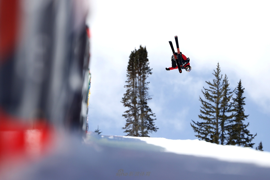 谷爱凌世界杯U型场地预赛第一