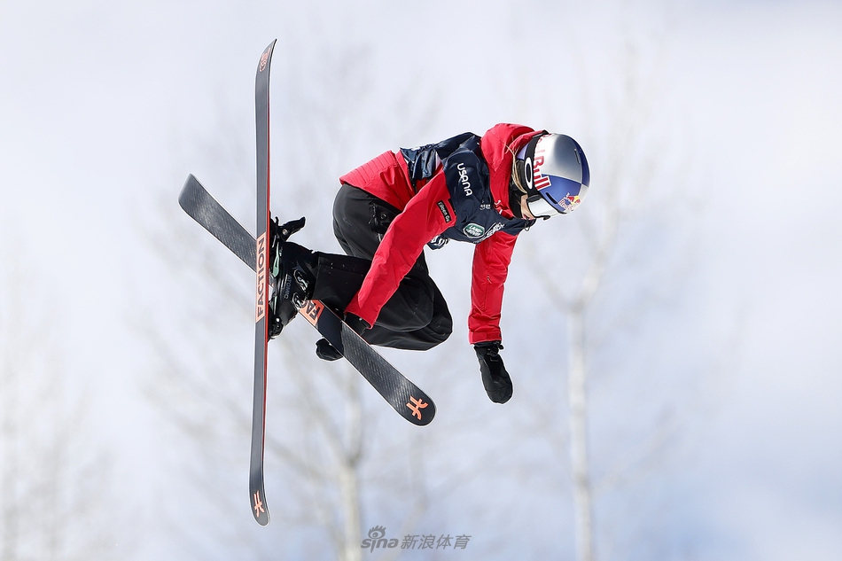 谷爱凌世界杯U型场地预赛第一