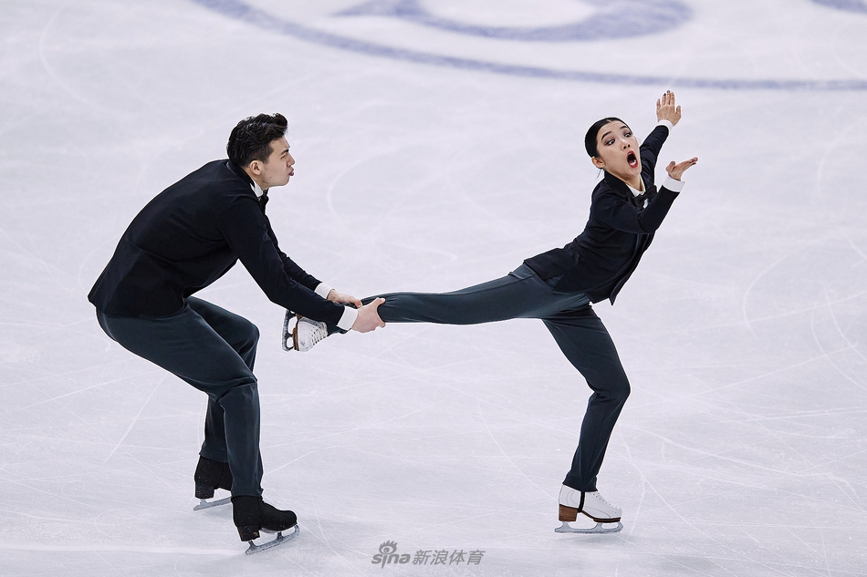 世锦赛王诗h/柳鑫宇演绎《卓别林》