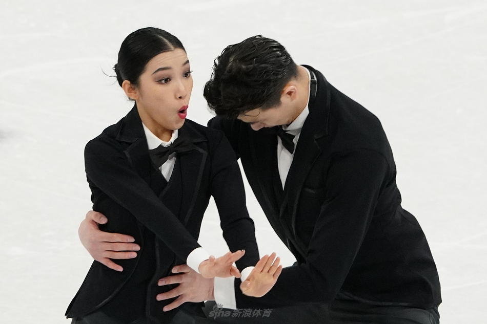 世锦赛王诗h/柳鑫宇演绎《卓别林》