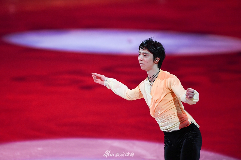 花滑世锦赛羽生结弦表演滑