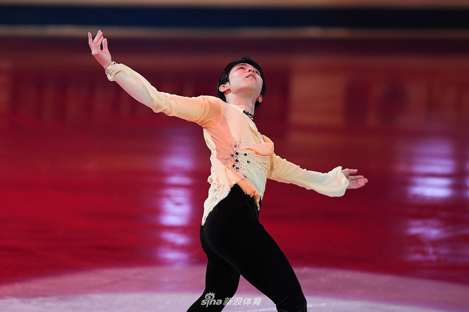 花滑世锦赛羽生结弦表演滑