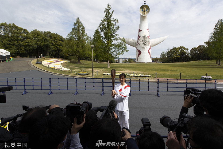 东京奥运火炬大阪传递在万博纪念公园举行