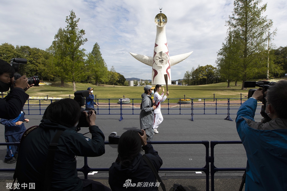 东京奥运火炬大阪传递在万博纪念公园举行